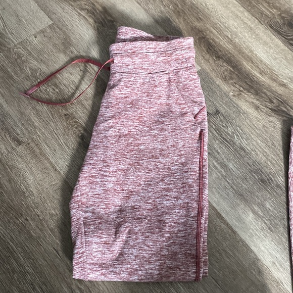 Two piece- Women’s size 4 lululemon jogger and hoodie -heathered maroon colour - Picture 11 of 11